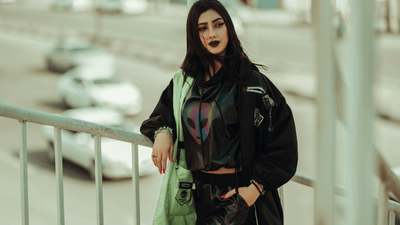 Gonne gotiche in pelle – dalla ribellione punk all’eleganza