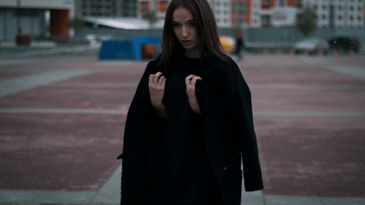 Come scegliere un cappotto gotico per l’inverno – guida a modelli e tessuti