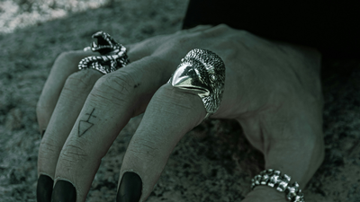 Goth sulla scena: moda gotica maschile in teatro e dramma